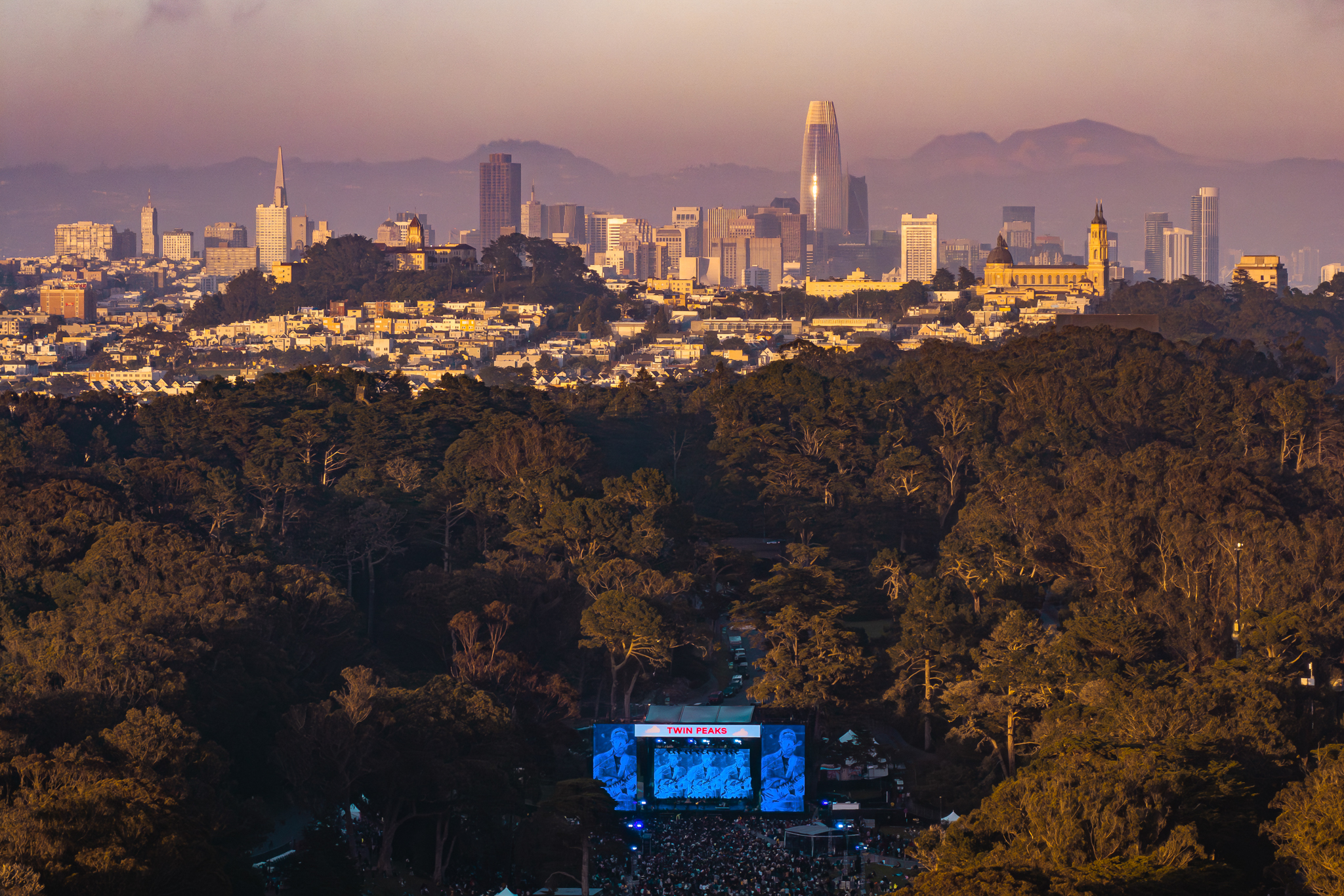 /assets/outsidelands2024_0810_194125-_alivecoverage-enhanced-nr.jpg